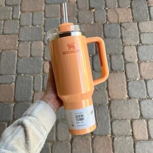 NWT Bellini Shimmer Quencher Tumbler 2.0 40oz